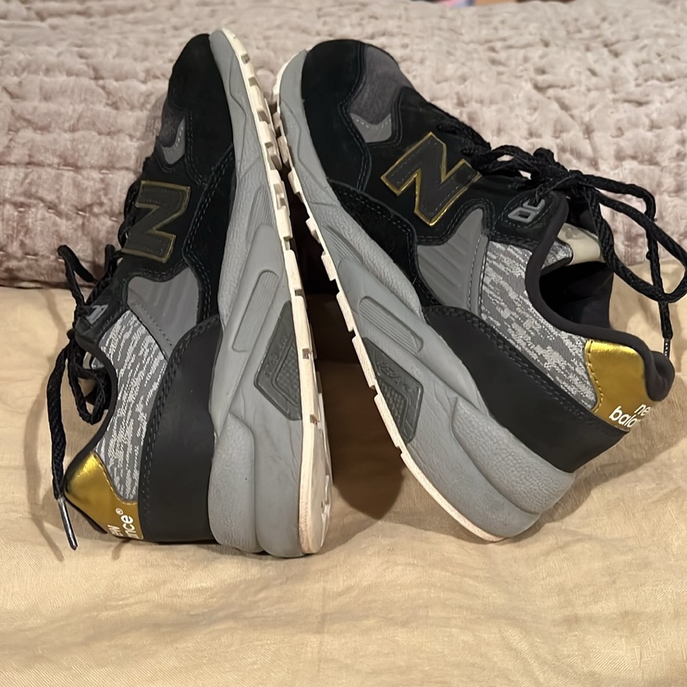 New Balance Women's 580 Molten Metal Sneakers Shoes WRT580JA - Picture 3 of 9
